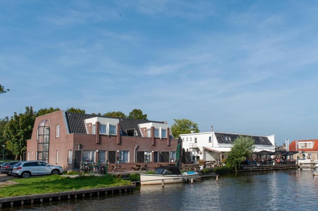 De Watersport Heeg Hotel Exterior photo